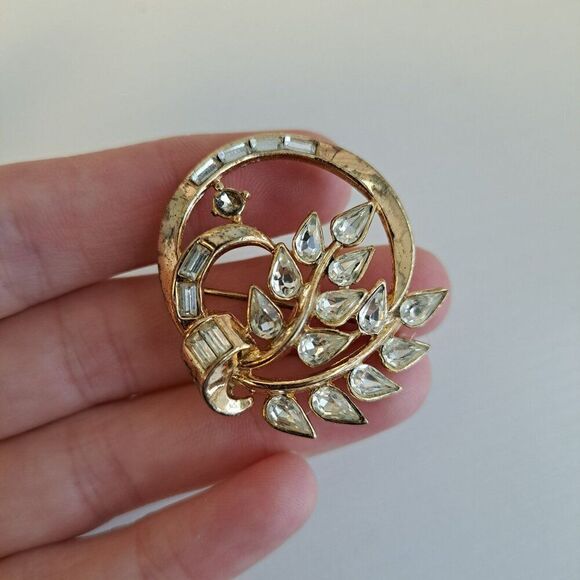 Vintage Crown Trifari Gold Tone Rhinestone Circle Brooch and Leaf, Pat Pending - Picture 2 of 7